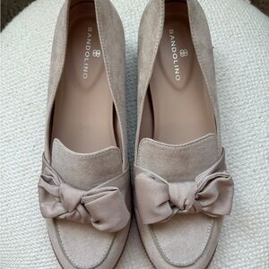 Bandolino suede NWOT Flats with Bow Detail
